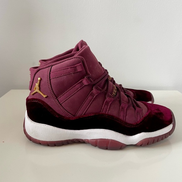 Jordan 11 Retro Heiress - Maroon SKU: 852625-650 - Picture 1 of 5